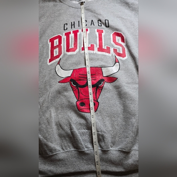 Chicago Bulls Crewneck Sweatshirt - Picture 7 of 7